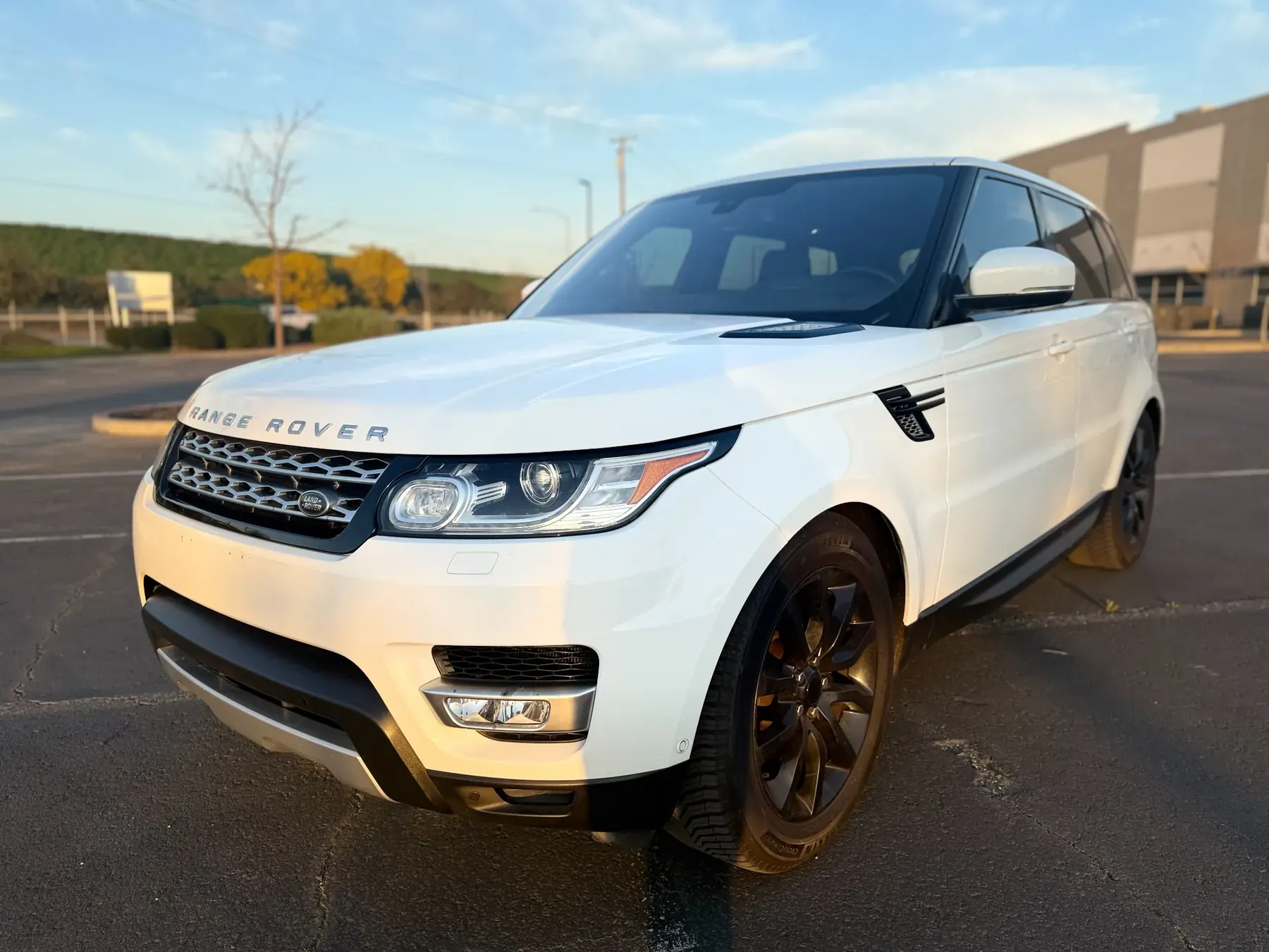 White Range Rover Sport